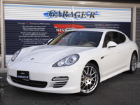 ポルシェ パナメーラ 4S　★4駆400馬力セダン★
