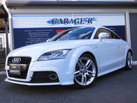アウディ TT 2.0TFSI　クワトロ　Sラインパッケージ