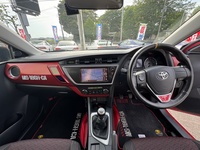 トヨタ オーリス RS Sパッケージ シャア専用オーリス