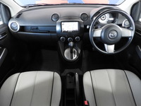 マツダ デミオ 13C-V
